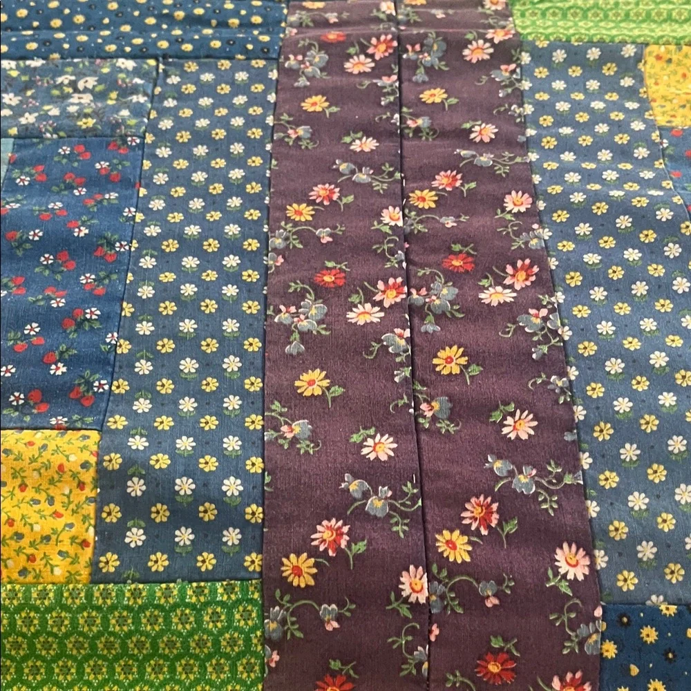 HANDMADE QUILT Pieced LOG CABIN COURTHOUSE STEP Colorful Patchwork Retro